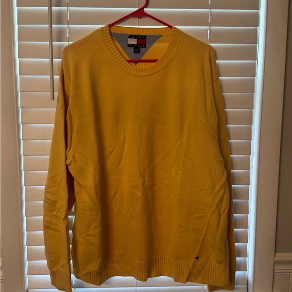 VINTAGE 90s Tommy Hilfiger Men's Yellow Crewneck Sweater - Picture 1 of 3